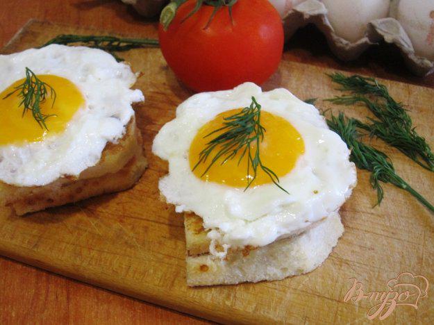 фото рецепта: Тосты с ветчиной, сыром и яйцом
