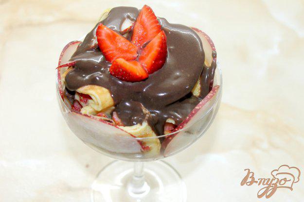 фото рецепта: Блинный десерт с фруктами и шоколадом