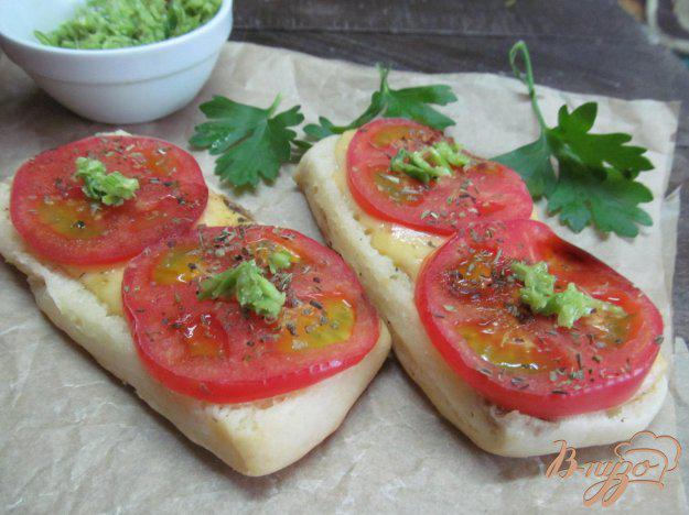 фото рецепта: Теплые бутерброды с помидором и сыром