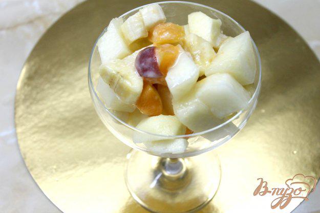 фото рецепта: Фруктовый салат из дыни с бананом, яблоками и абрикосом