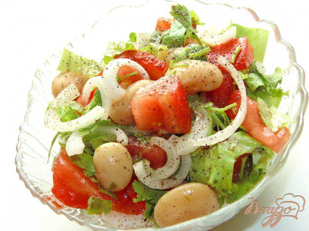 фото рецепта: Салат из помидоров с белой фасолью