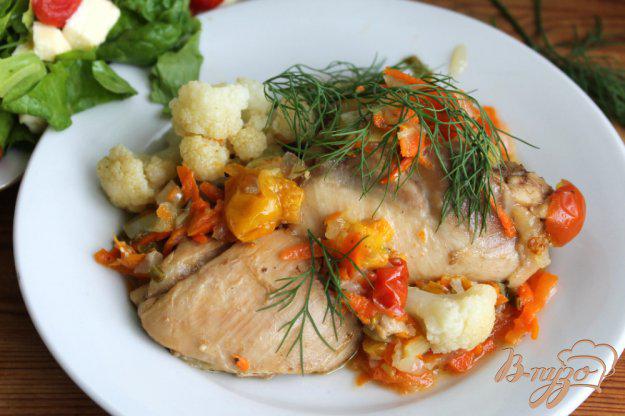 фото рецепта: Курица с цветной капустой и помидорами