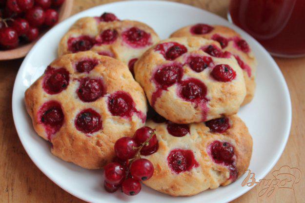 фото рецепта: Творожное печенье с красной смородиной