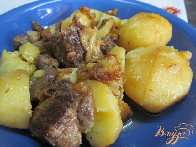 фото рецепта: Запеченное мясо с картофелем в мультиварке