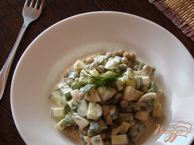 фото рецепта: Салат из огурцов и горошка