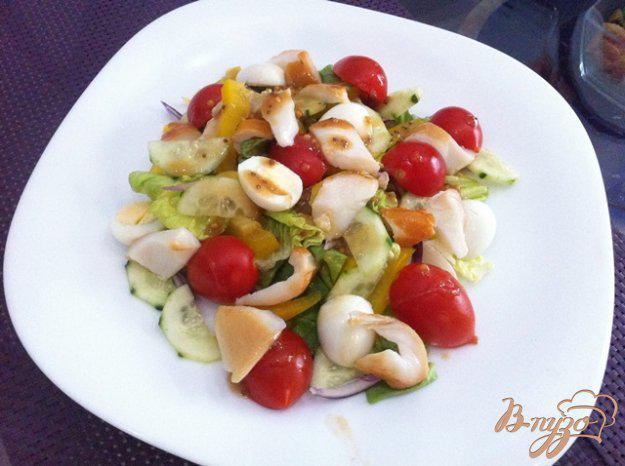 фото рецепта: Овощной салат с копчёным кальмаром