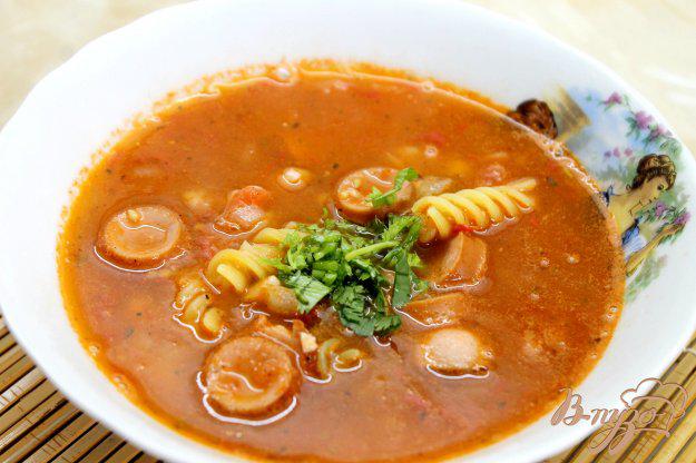 фото рецепта: Острый итальянский томатный суп с колбасками и фасолью