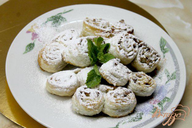 фото рецепта: Печенье из слоеного теста с грецкими орехами и медом