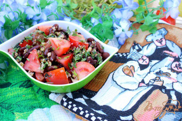 фото рецепта: Салат с красной фасолью и помидорами