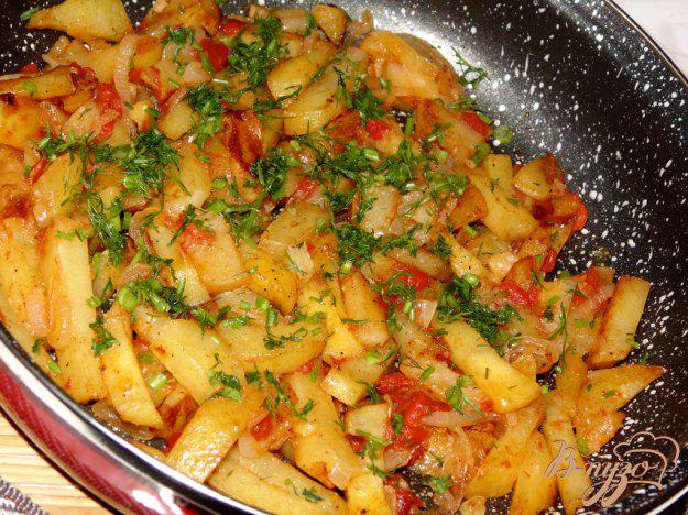 фото рецепта: Жареный картофель с помидорами и луком