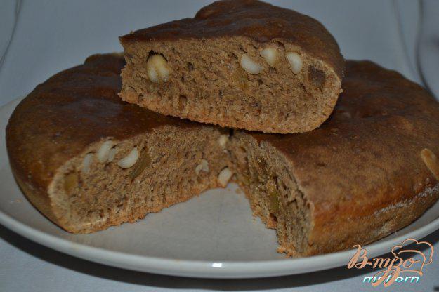 фото рецепта: Постный кофейный пирог с цукатами и арахисом в мультиварке