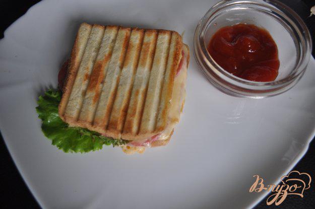 фото рецепта: Сэндвич с салями и салатом