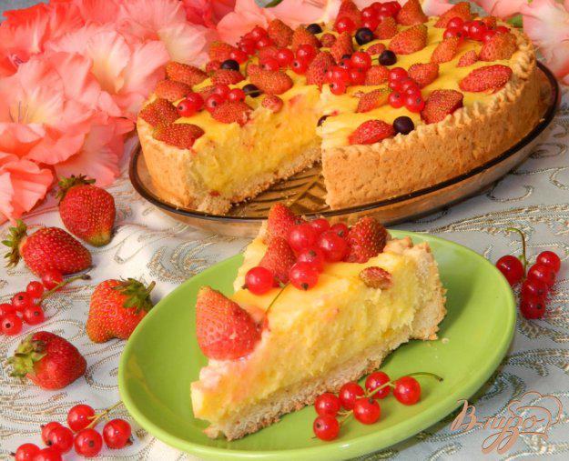 фото рецепта: Сырно-лимонный пирог со свежими ягодами