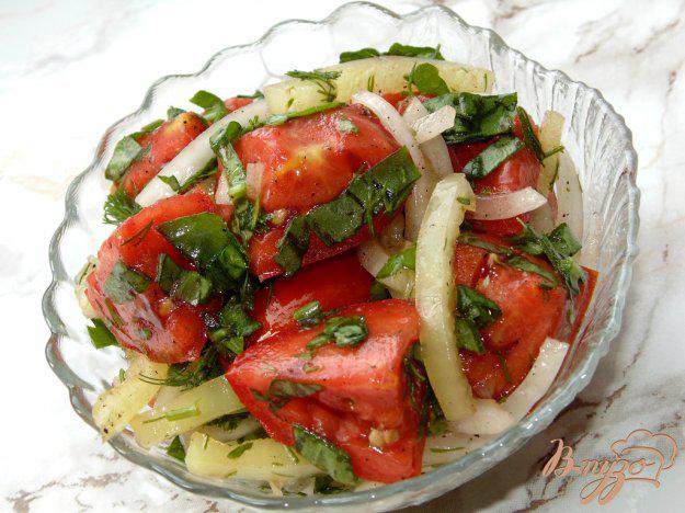 фото рецепта: Салат из помидоров со сладким перцем и щавелем