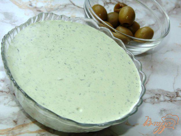 фото рецепта: Соус с зелеными оливками и твердым сыром