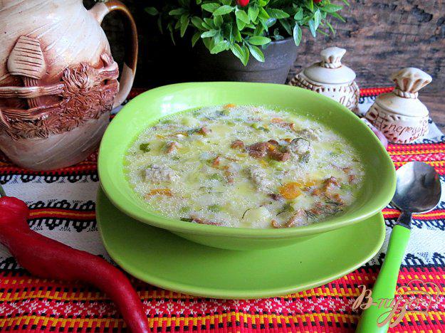 фото рецепта: Суп с фрикадельками, лисичками и сырками