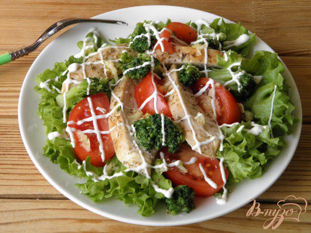 фото рецепта: Салат с курицей и брокколи