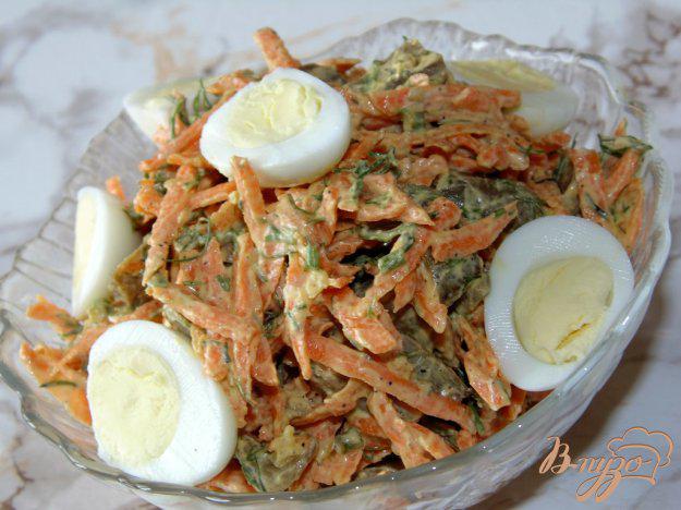 фото рецепта: Салат из баклажана с морковью и перепелиными яйцами