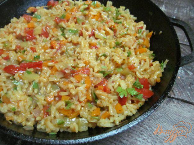 фото рецепта: Тушенный рис с помидором