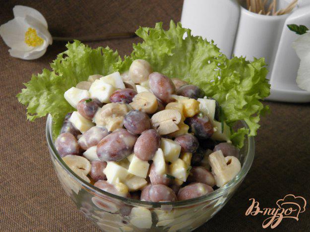 фото рецепта: Фасолевый салат с консервированными шампиньонами