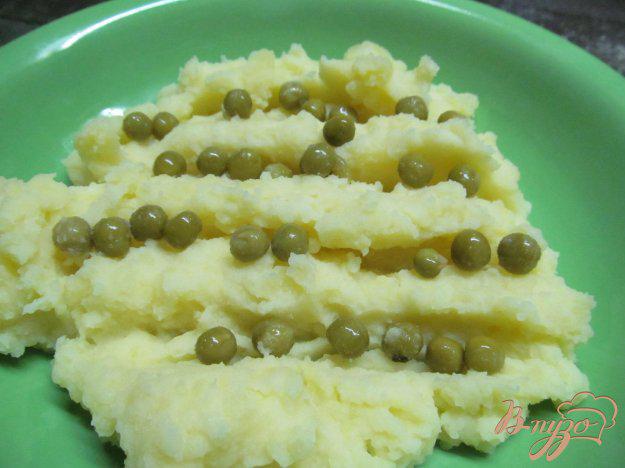 фото рецепта: Картофельное пюре с сыром и горошком