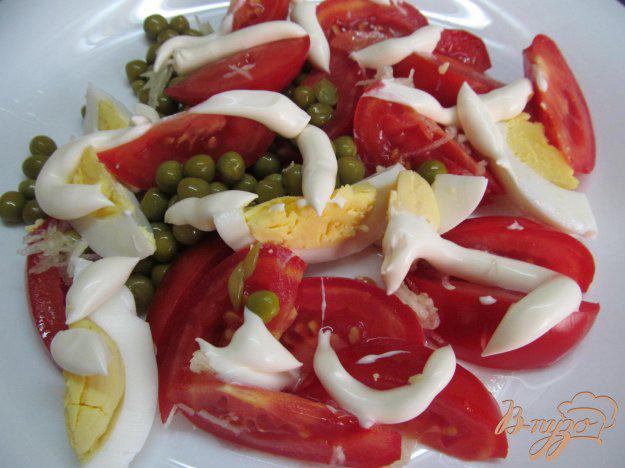 фото рецепта: Салат из помидора с горошком