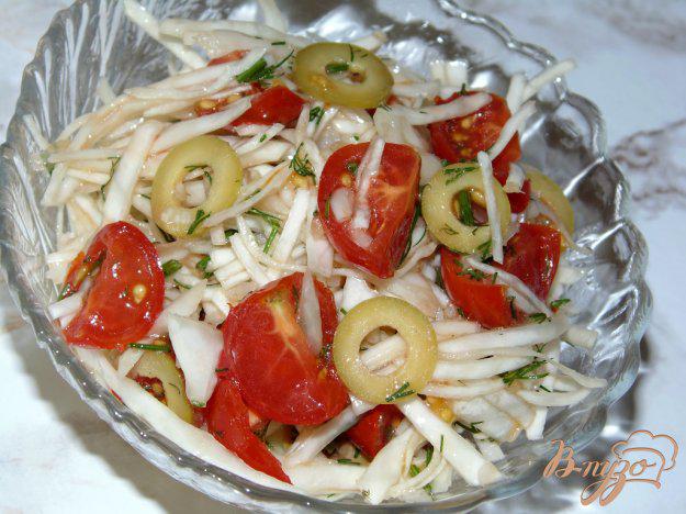 фото рецепта: Капустный салат с помидорами черри и оливками