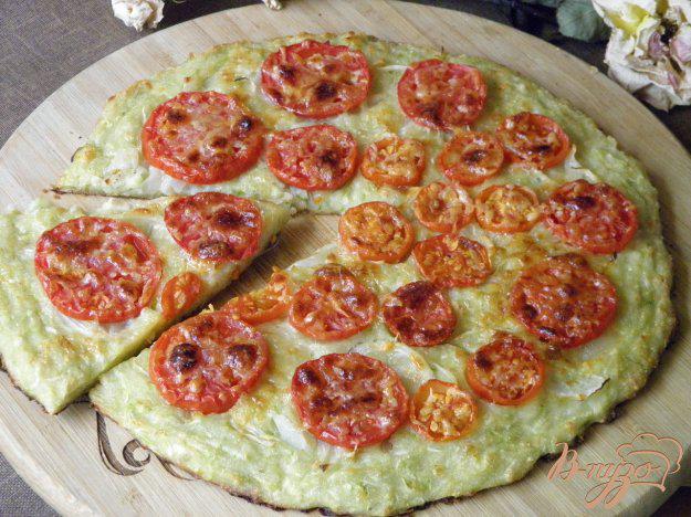 фото рецепта: Пицца на кабачках с помидорами и сыром