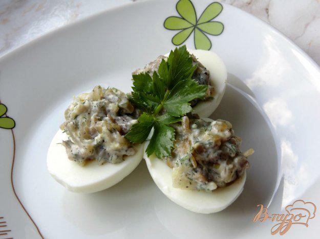 фото рецепта: Яйца фаршированные баклажаном с луком