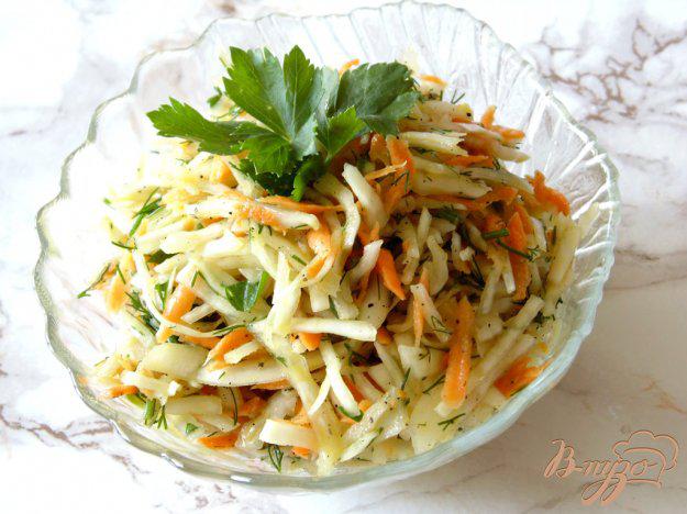 фото рецепта: Капустный салат с морковью и кинзой
