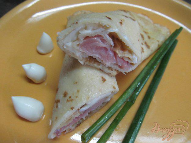 фото рецепта: Блинчики с сыром и соленым тунцом