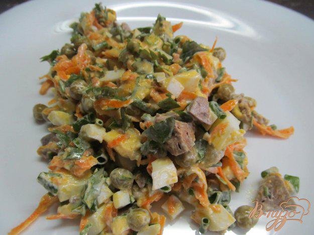 фото рецепта: Салат с куриной печенью и морковью