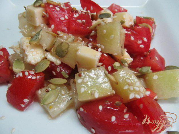 фото рецепта: Салат из дыни с помидором