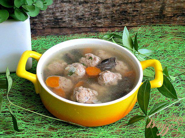 фото рецепта: Суп с лесными грибами и фрикадельками