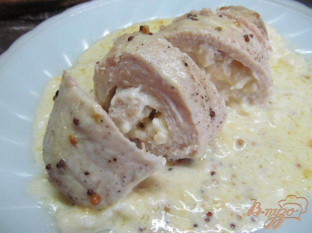 фото рецепта: Рулеты из куриной грудки с плавленым сыром