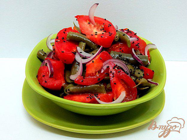 фото рецепта: Салат со стручковой фасолью и помидорами