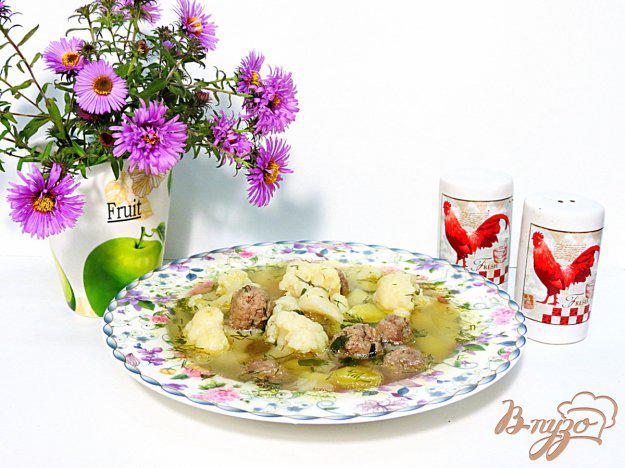 фото рецепта: Суп с фрикадельками и цветной капустой