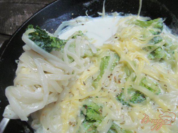 фото рецепта: Спагетти с брокколи под соусом