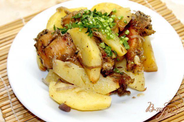 фото рецепта: Картофель запеченный с куриными крыльями в рукаве