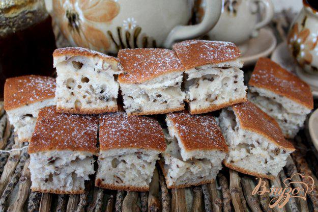 фото рецепта: Пирог на сметане с грецкими орехами и семенами льна