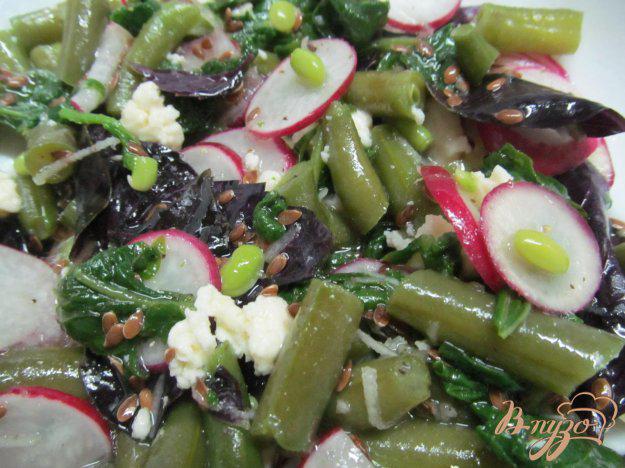 фото рецепта: Овощной салат с ботвой редиски