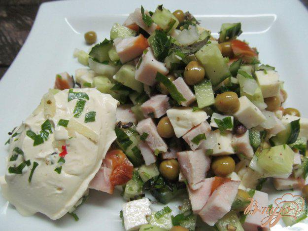 фото рецепта: Овощной салат с брынзой и курицей