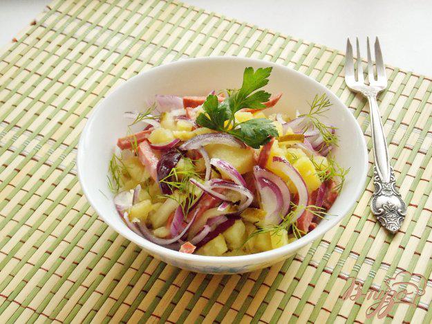 фото рецепта: Салат с копченой колбасой и картофелем