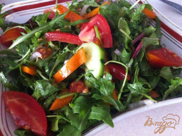 фото рецепта: Овощной салат с рукколой и мангольдом