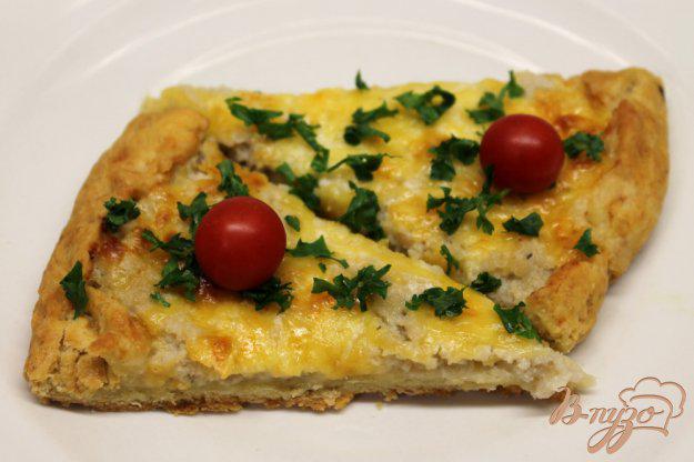 фото рецепта: Пирог с рыбным фаршем и сыром