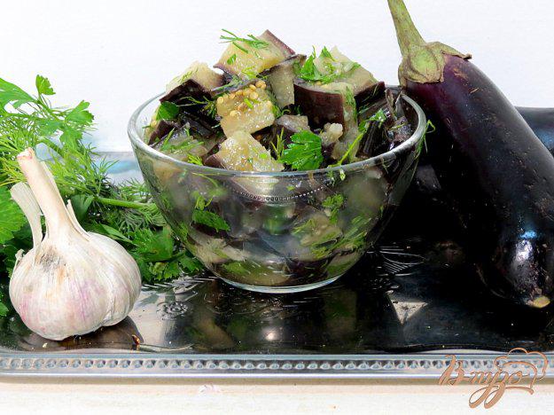 фото рецепта: Салат из отварных баклажанов, чеснока и зелени