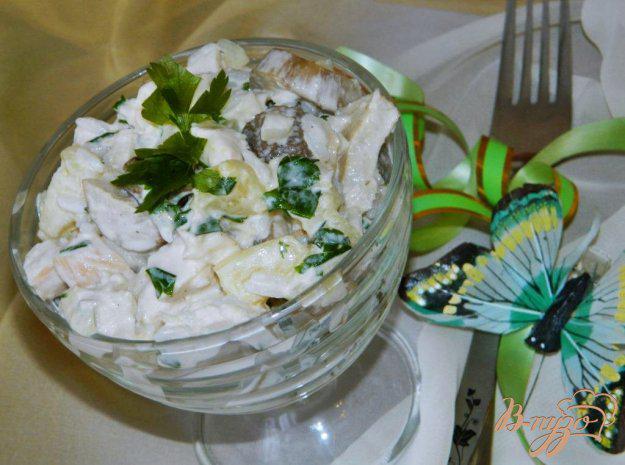 фото рецепта: Салат с грибами и ананасами