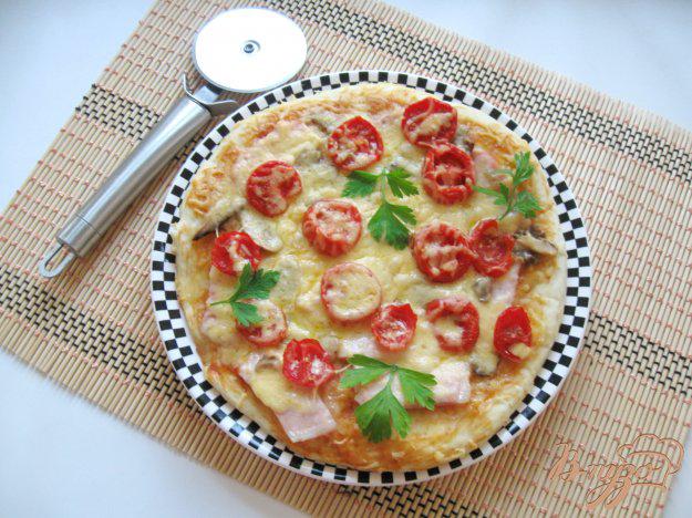 фото рецепта: Пицца с ветчиной и грибами