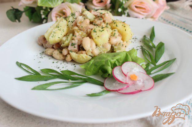 фото рецепта: Горячий салат из молодого картофеля с ветчиной и фасолью
