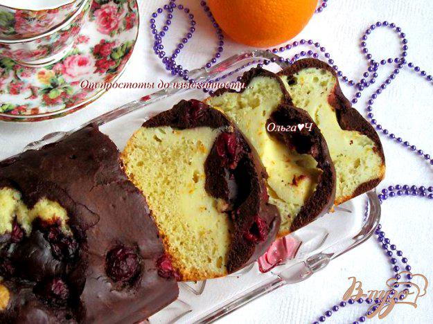фото рецепта: Шоколадно-творожный кекс с вишней  и апельсиновой цедрой